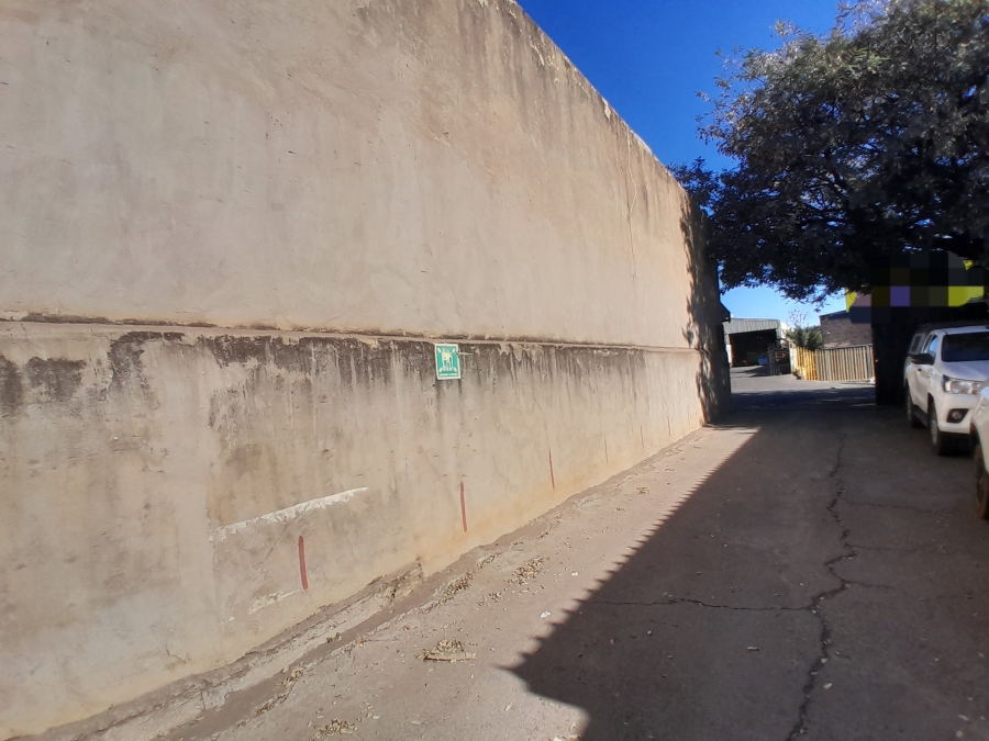 To Let commercial Property for Rent in Oos Einde North West